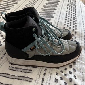 Teva Quilted Sneaker boots with Teal Accents
